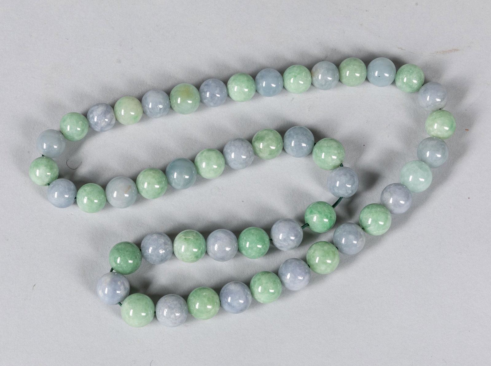 Chinese Export Jade Jadeite Beads Necklace: Collection of Chinese jade jadeite beads necklace, Size: 0.5-0.6 inch D