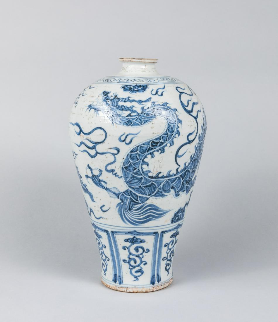 Korean/Japanese Old Blue & White Porcelain Vase: Dragon decoration, minor chips on glazed, 12.5 inch H. The estate of King Wong Yung, Los Angeles.