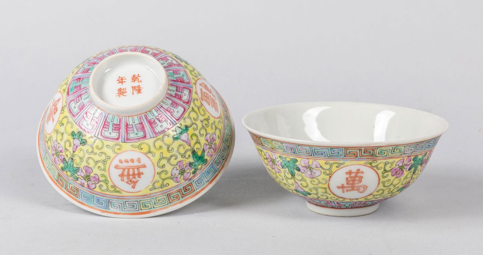 Late 19th Chinese Antique Enameled Porcelain Bowl: Collectible Chinese late Ching dynasty emperor enameled porcelain bowl. 4.6 inch D. The estate of the Pasadena, CA, 2019.