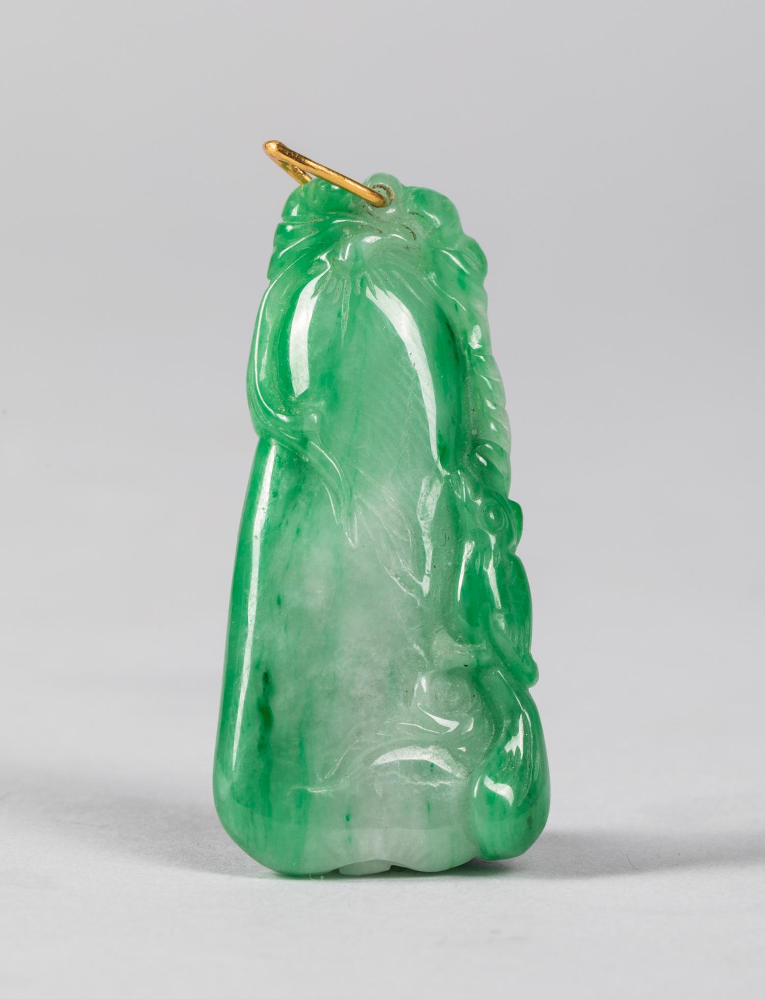 Chinese Export Apple Green Color Jadeite Stone, 24k: Chinese 1950-1980 period export jadeite stone pendant of bird shape, 24k link. 1.6 inch L