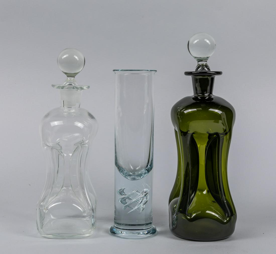 Set Of Decorative Art Deco Glass Bottles: Set of 3 pieces including two bottles and one vase. 10.2*3.2 inch (largest)