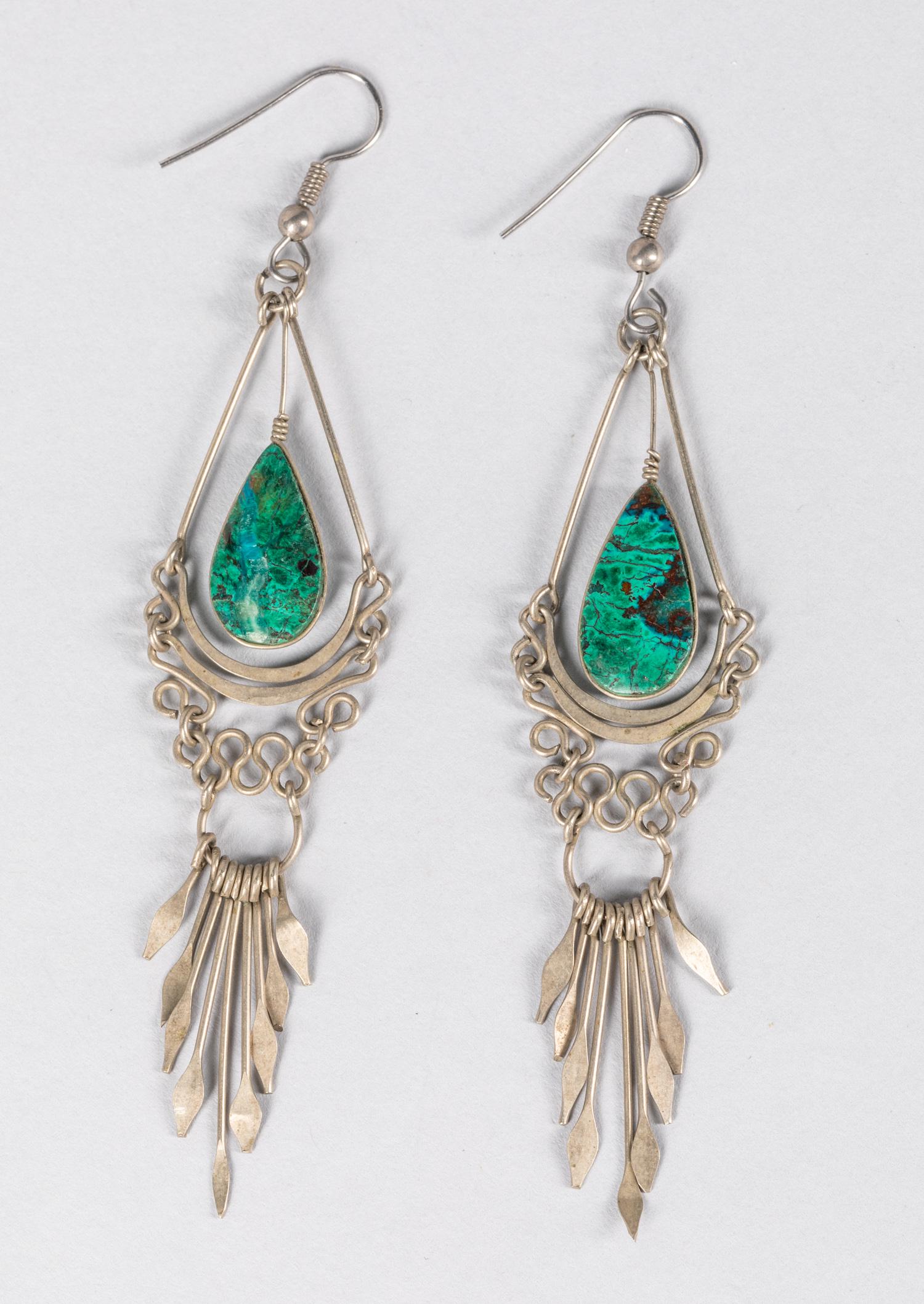 Navajo Chandalier Malachite Drop Sterling Earring: Navajo chandelier malachite drop sterling earrings.