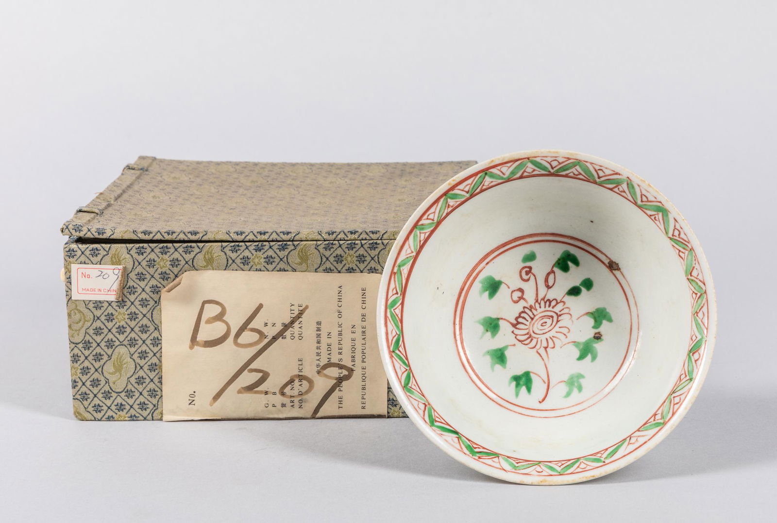 Chinese Antique Shipwreck Red & Green Glazed Porcelain: Chinese Ming-shape red & green glazed porcelain cup. Shipwreck from South China Sea, the Philippines, 1970-1980. 5.3 inch D.