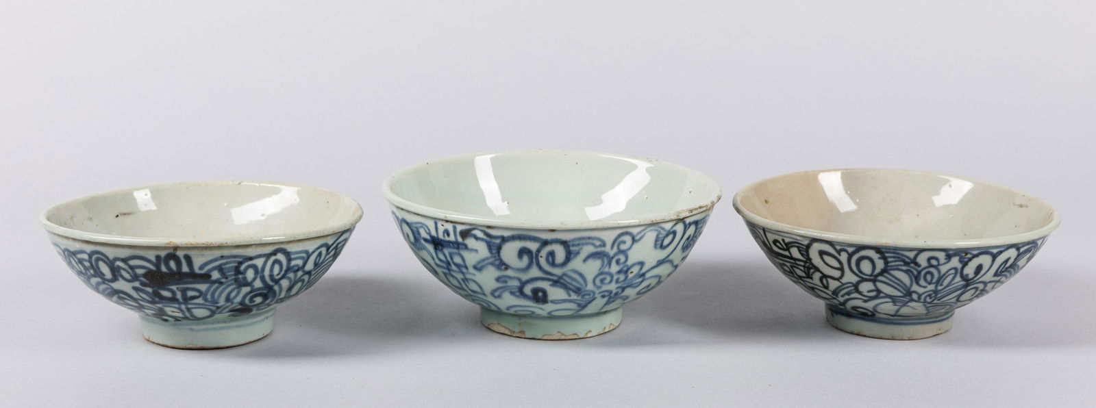 Set Of Chinese Antique Blue White Porcelain Bowls: Set of 3 pieces blue white porcelain bowls. 6.5*2.7 inch