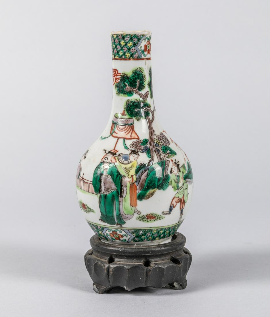 Chinese Antique Porcelain Cabinet Vase: Chinese antique porcelain cabinet vase, with a fitted wood stand. 7.2*3.1 inch