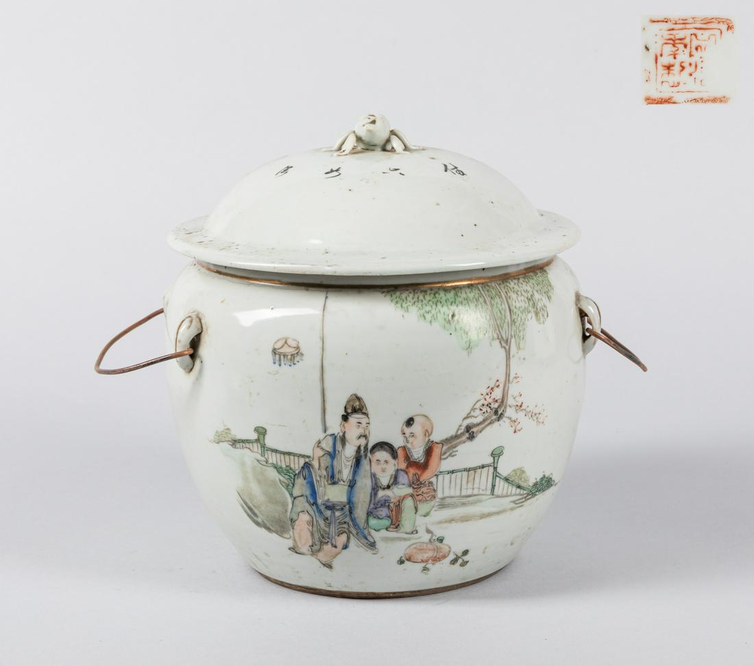 1880-1930 Large Chinese Antique Porcelain Jar: 1880-1930 large Chinese antique porcelain jar with a fitted cover. 7.8*7.1 inch