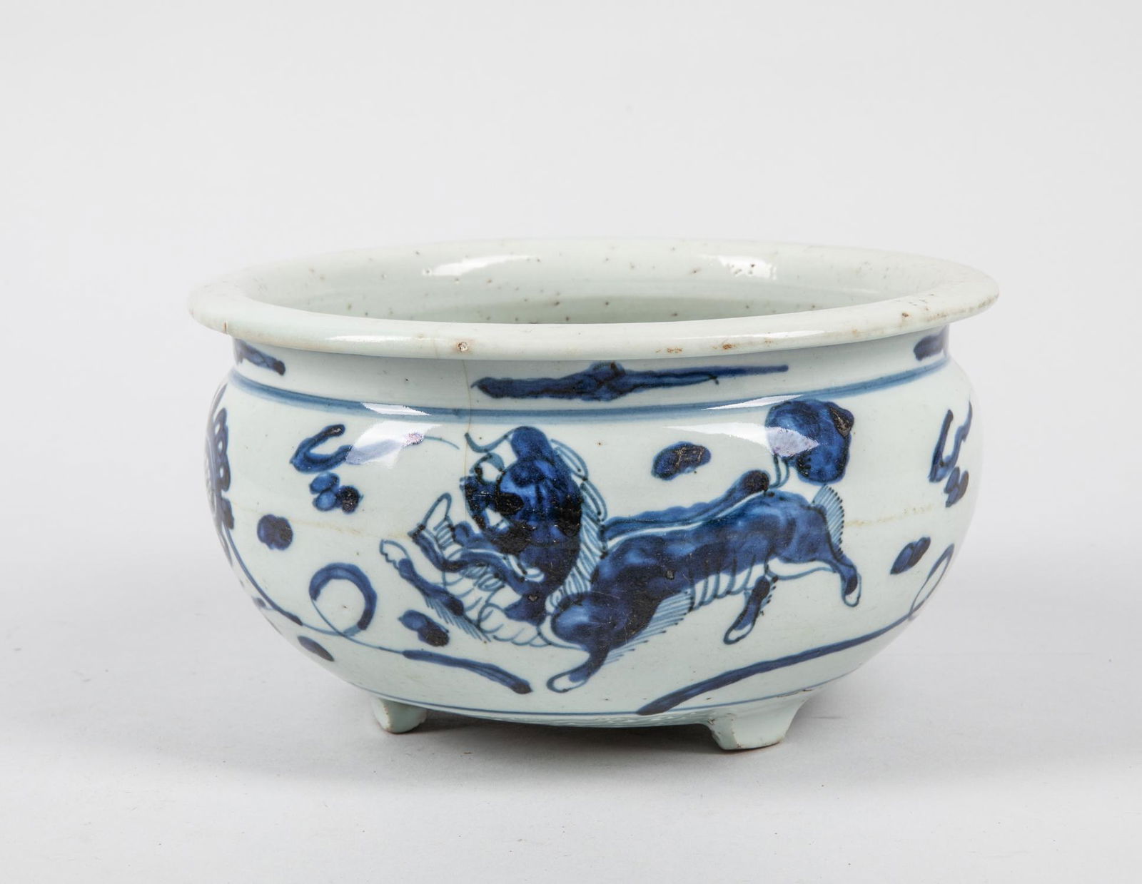 Large Chinese Antique Blue & White Porcelain Censer: Chinese blue & white porcelain censer, hand painted with shi-shi subject. 7.5 inch D; 4 inch H.