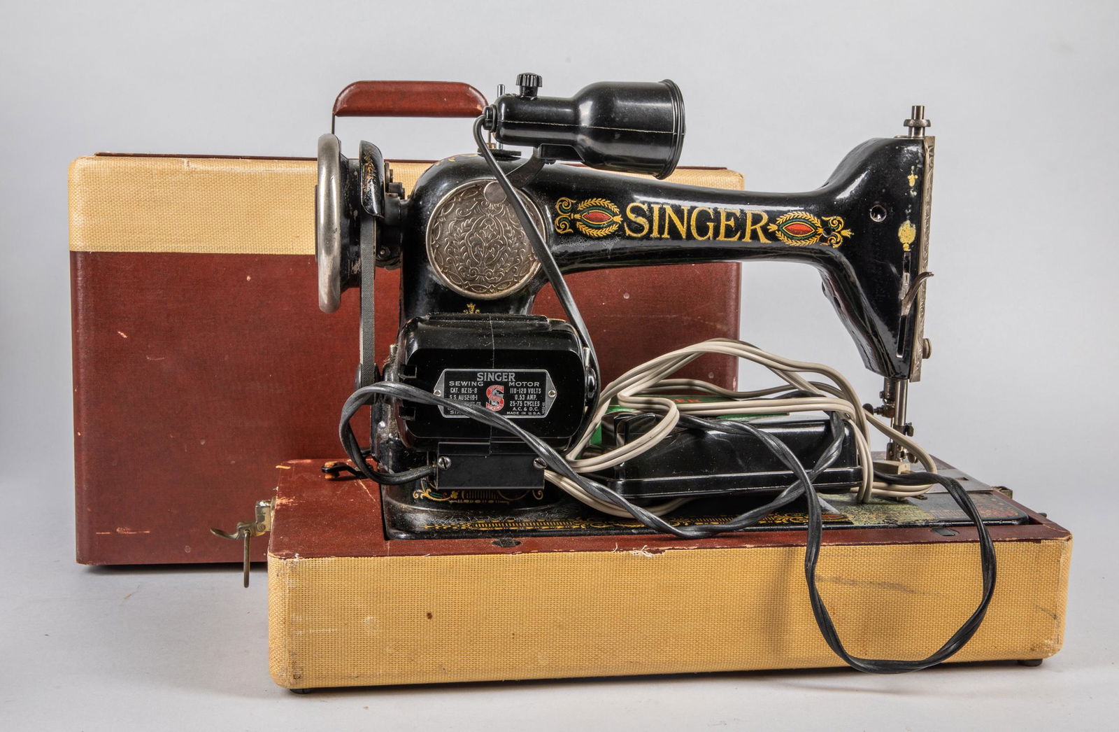 Antique Singer Sewing Machine: Tested works. Original strong case. 17-8-13.5 inch.