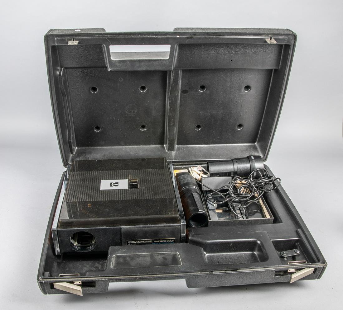 Kodak Carousel 860H 35mm Slide Projector: Tested works. Box L 24 inch; 16 inch H.