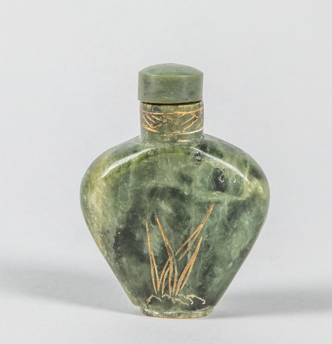 Chinese Export Spinach Jade Snuff Bottle (1 of 5)