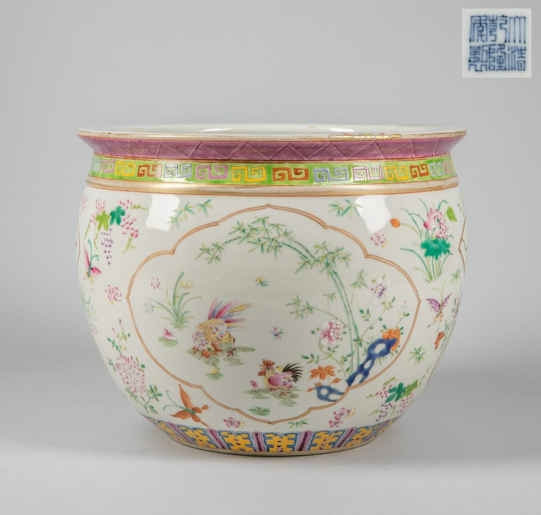 Chinese Famille Rose Porcelain Pot (1 of 8)