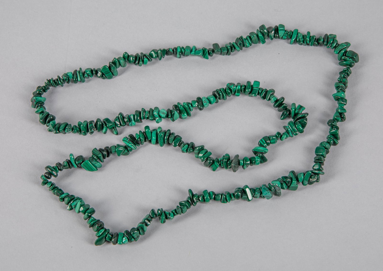 Collectible Malachite Necklace: 109 gr. W. 35 inch L.