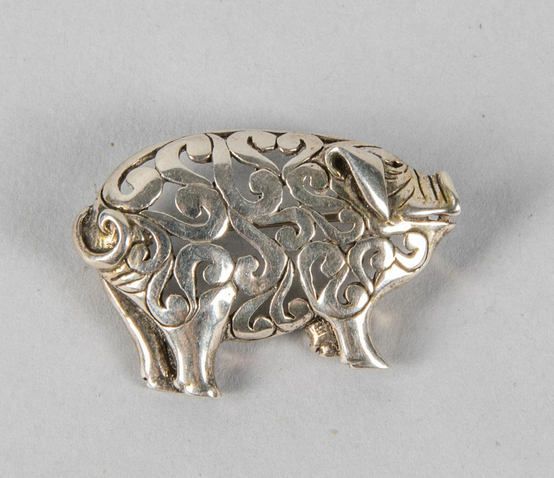 Sterling Silver Brooch Pig: Sterling silver brooch pig. 1.32*0.89 inch