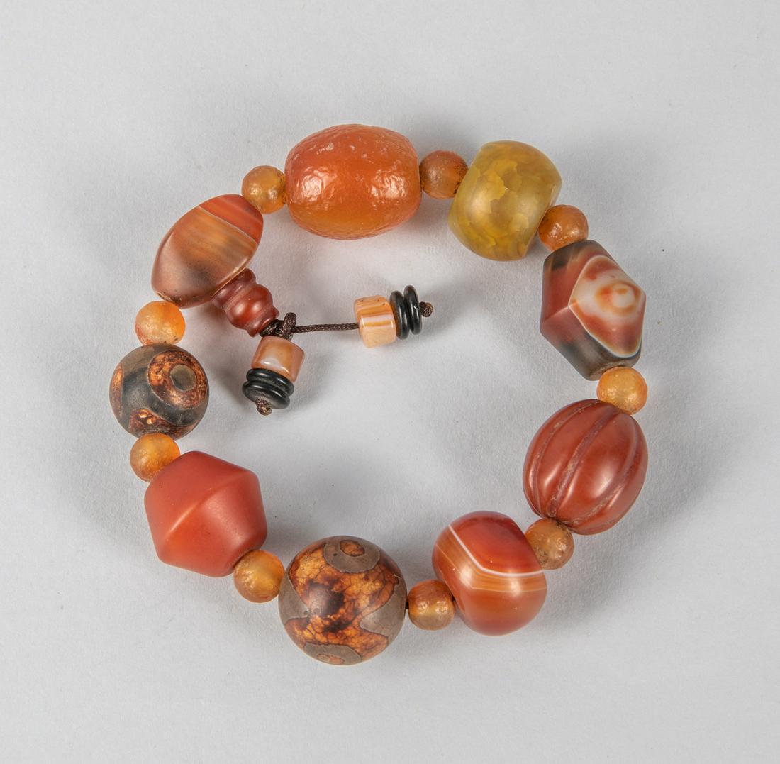 Chinese Designed Cameo Agate Beads Bracelet: 0.7-0.75 inch L.(largest beads size).