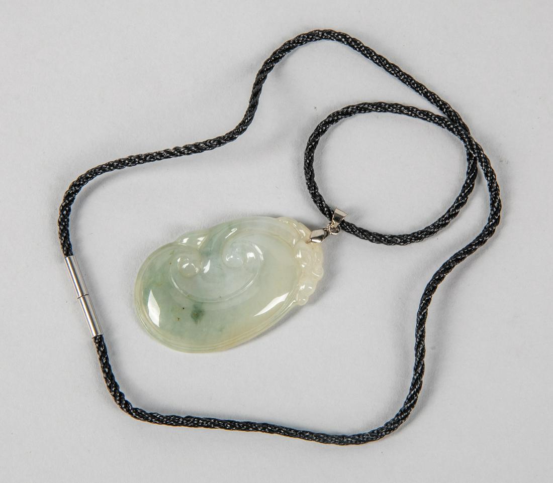 Chinese Translucent Jadeite Carving: Nice detailed of translucent jade carving of Linchi. 1.2-1.7 inch.