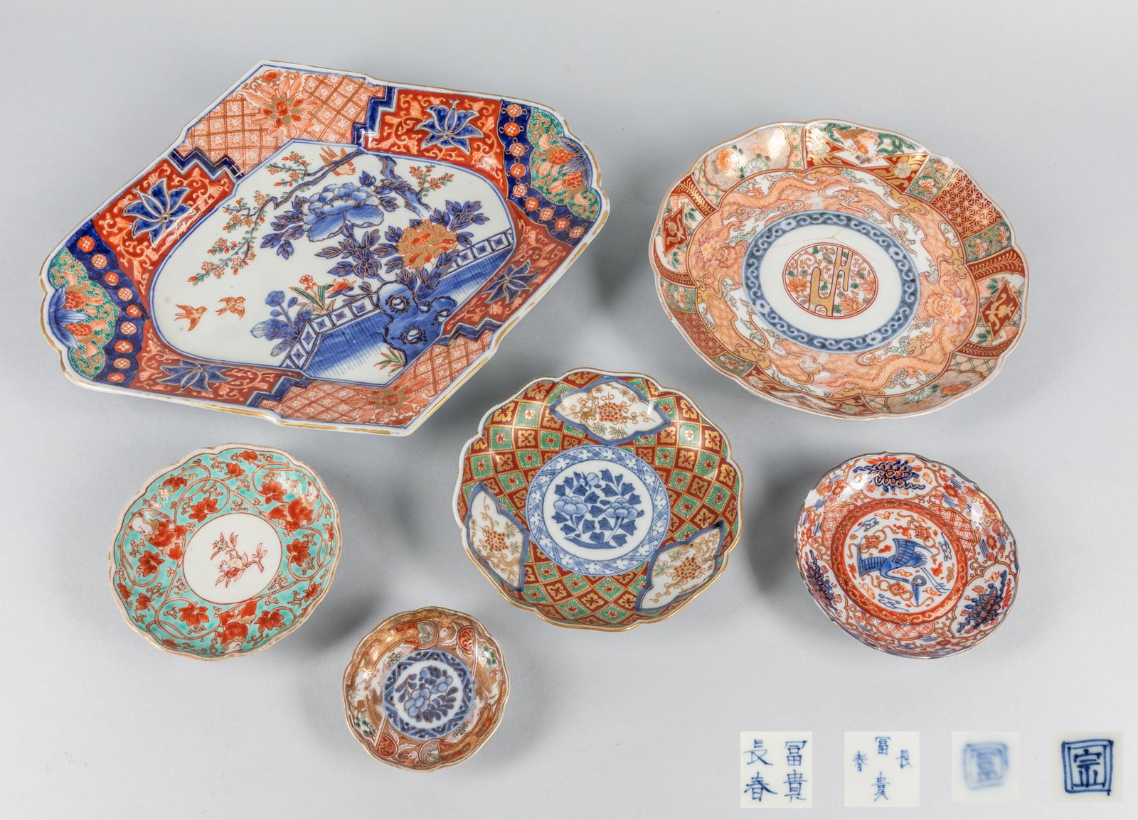 Set Japanese Large Gold Imari Porcelain Plates: Large group of six Japanese old Imari porcelain plates, minor chips, late Meiji to Taisho period. 13-11.5 inch. (largest).