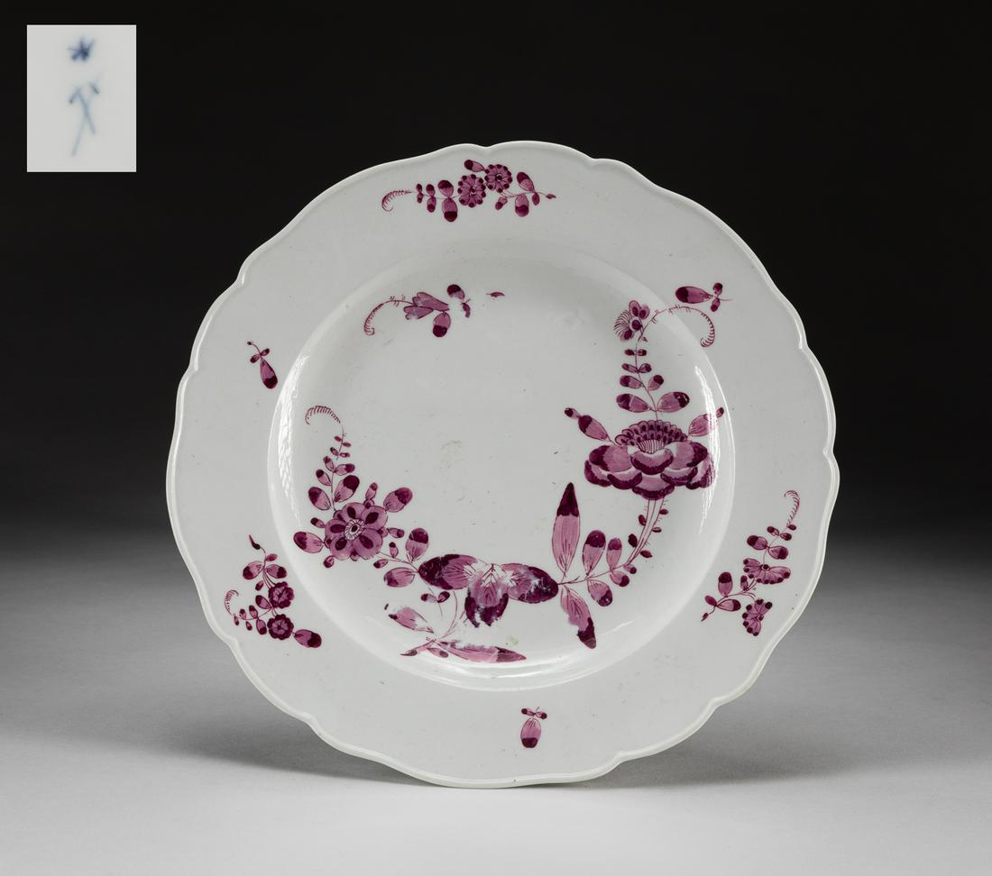 Germany Meissen Porcelain Plates: The interior central painted with pinkish purple tone, depicting foliate floral blossoms, with lobed rim, the base inscribed with Meissen mark. 9.6*1.4 inch