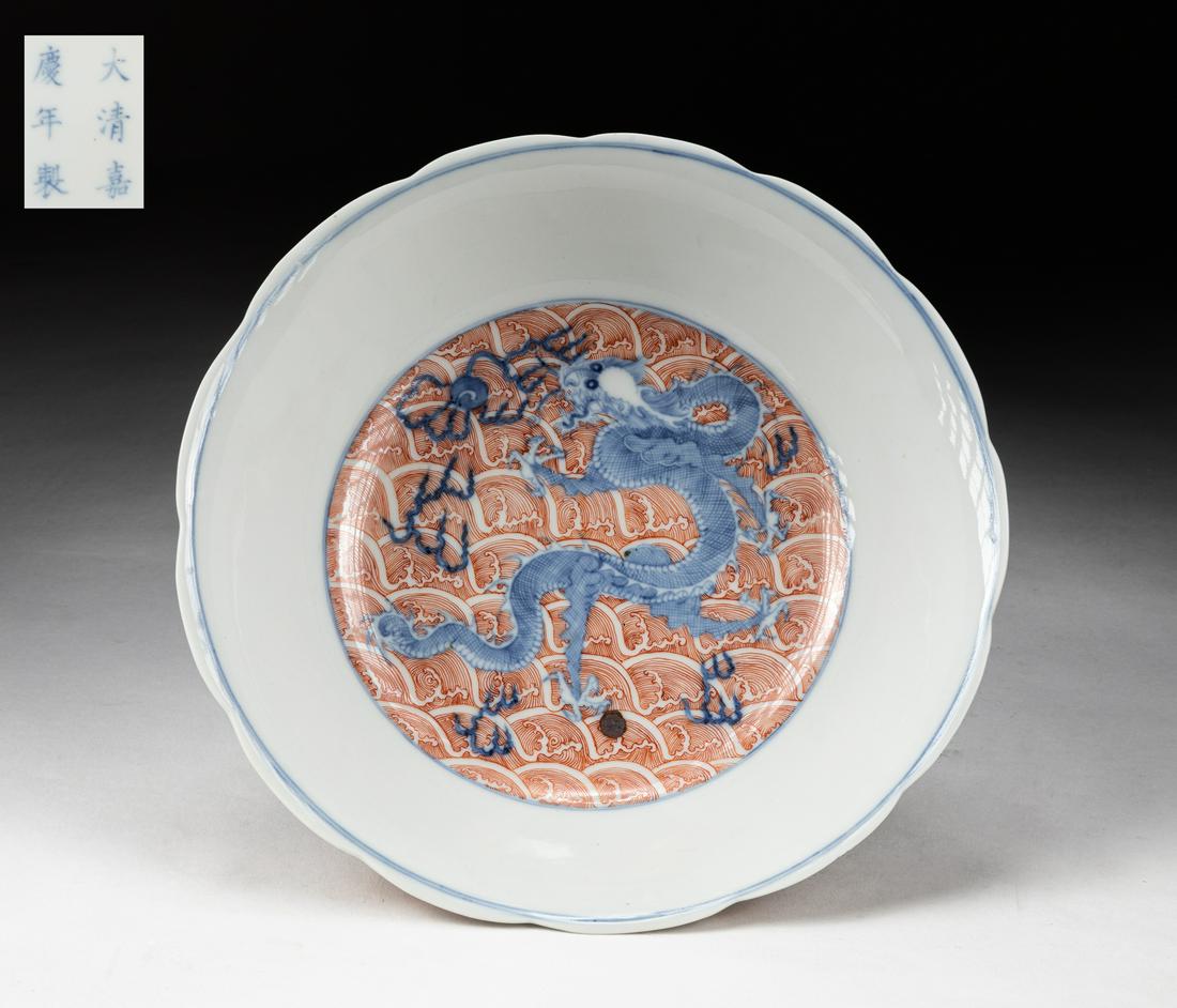 Large Chinese Export Porcelain Dragon Bowl (1 of 10)