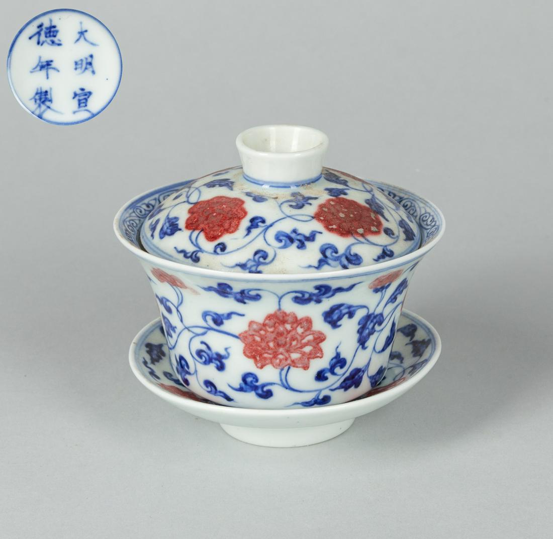 Chinese Export Blue White Porcelain Tea Cups: Chinese export blue white and red tea cup. 3.9x3.5 inch. The Estate of E Los Angles, CA, 2020.