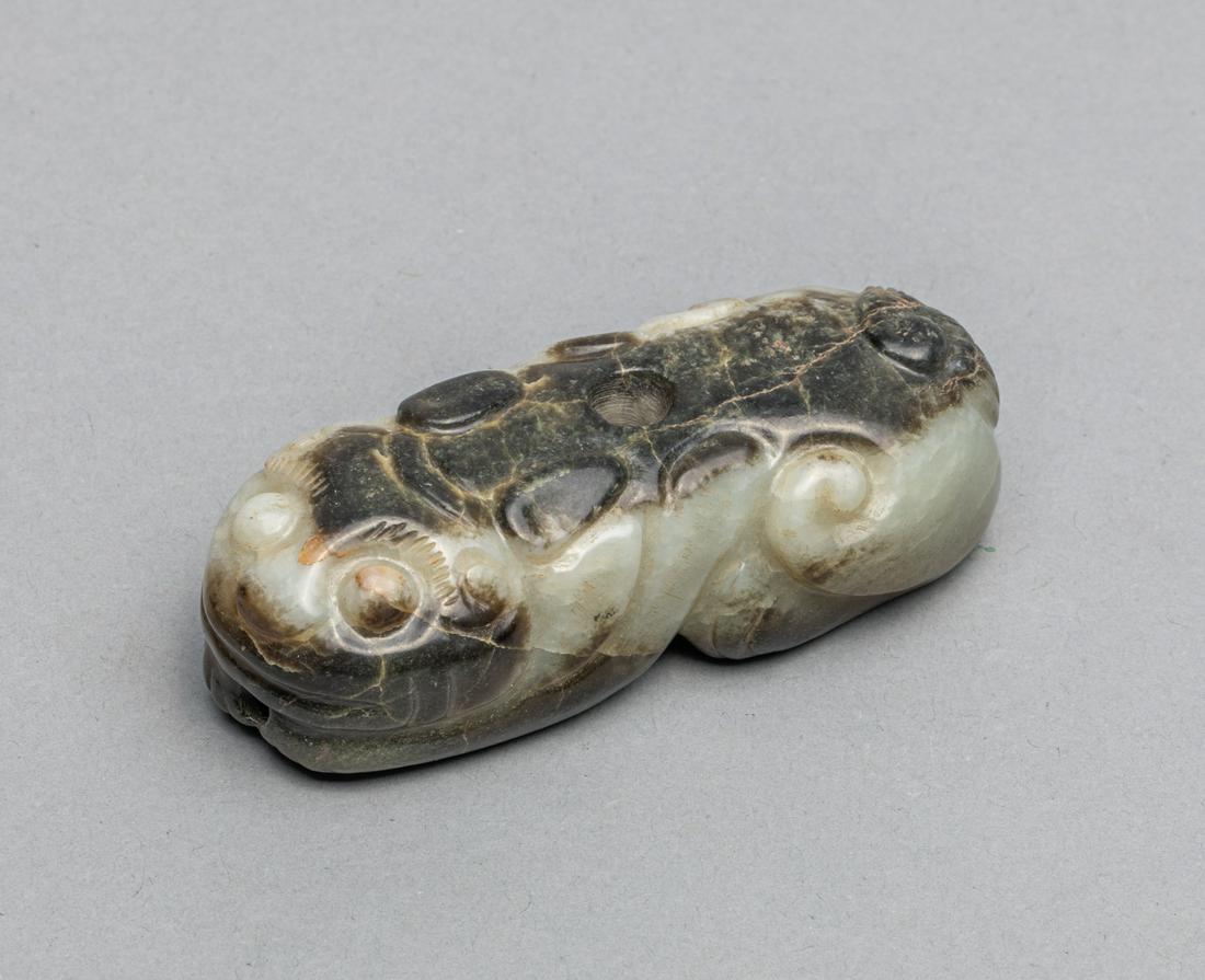 Chinese Yuan Type Chicken Bone Color Jade Beast: Fine Chinese yuan type chicken bone color jade in shape of mythical beast. 3.3*1.25*0.88 inch. The Estate of Los Angeles Antique Store Closed Sale, 2020.