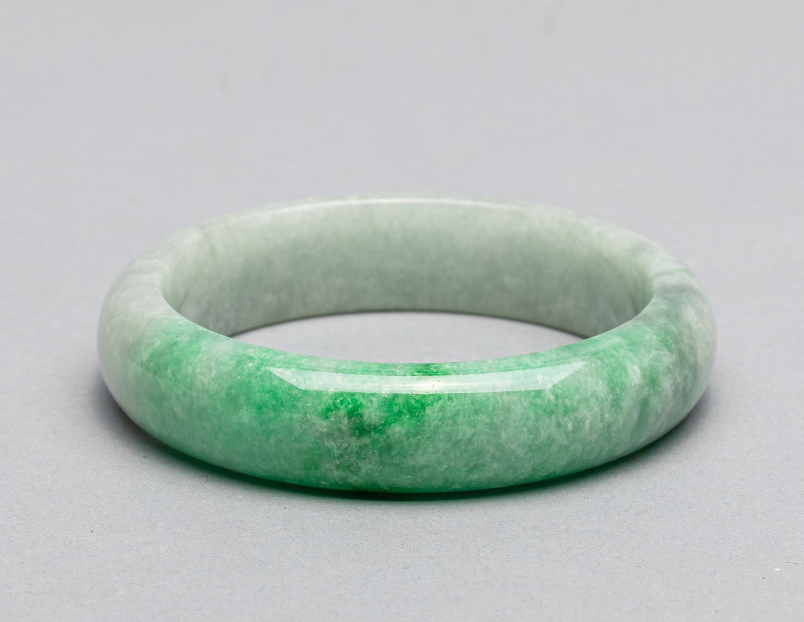 Chinese Jade Jadeite Bangle: Collectible Chinese jade jadeite bangle. 3.12 inch D.