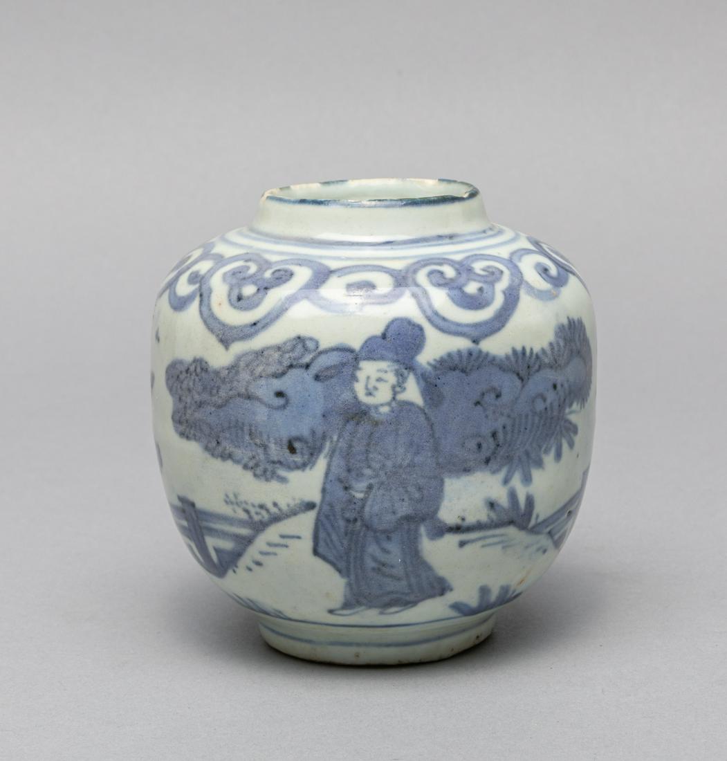 Chinese Old Blue White Porcelain Jar (1 of 9)