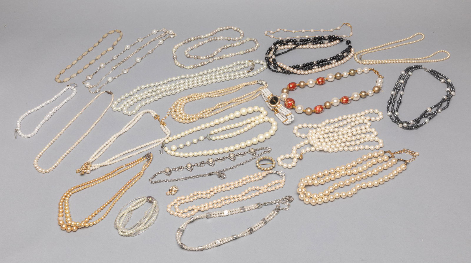 Collection of Designed Pearl Like Custom Jewelry (1 of 7)