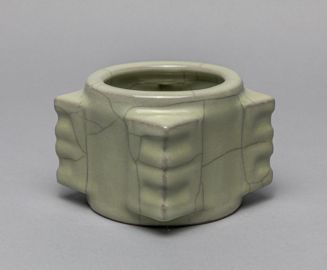 Chinese Export Guan Type Porcelain Washer (1 of 9)