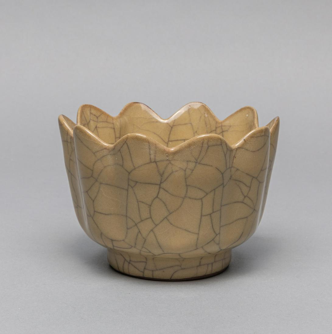 Chinese Ge Type Porcelain Lotus Bowl (1 of 10)