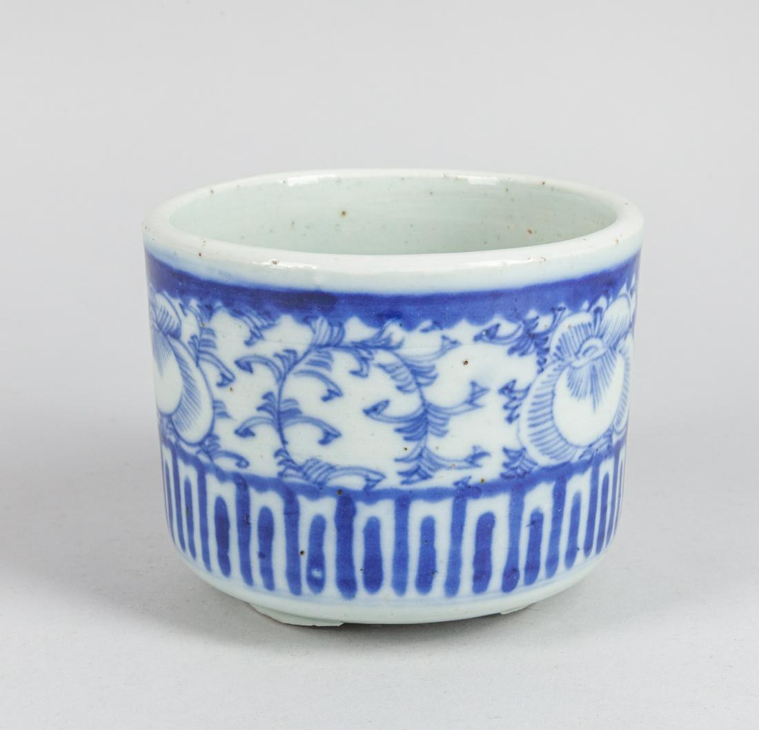 Chinese Blue White Porcelain Incense Burner: Chinese blue and white porcelain incense burner, minor chip at the rim. 5*4 inch.