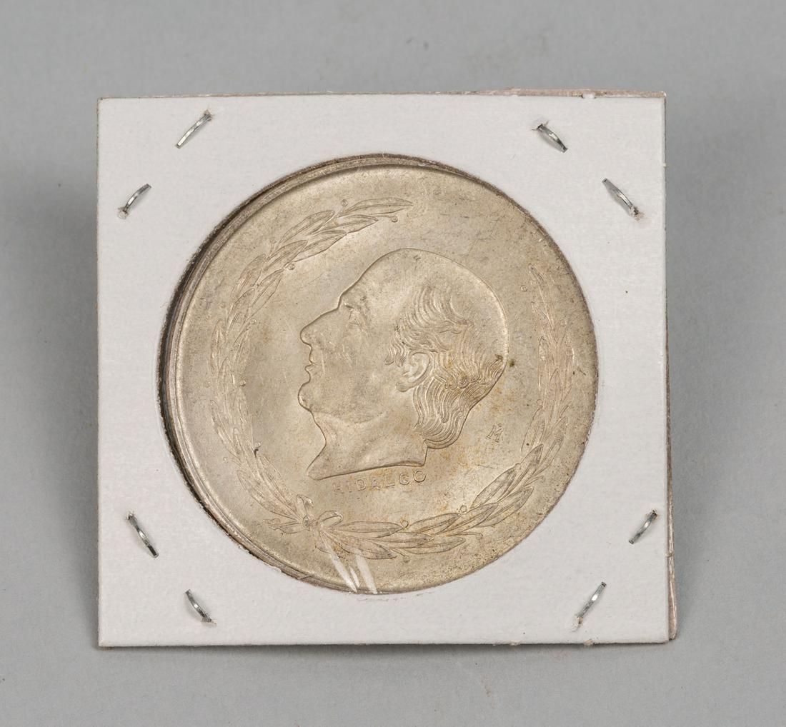 Fine 1952 Mexican Silver Cash Coin Pesos: Fine 1952 Mexican pesos silver coin, 0.72 silver. 1.57 inch D.