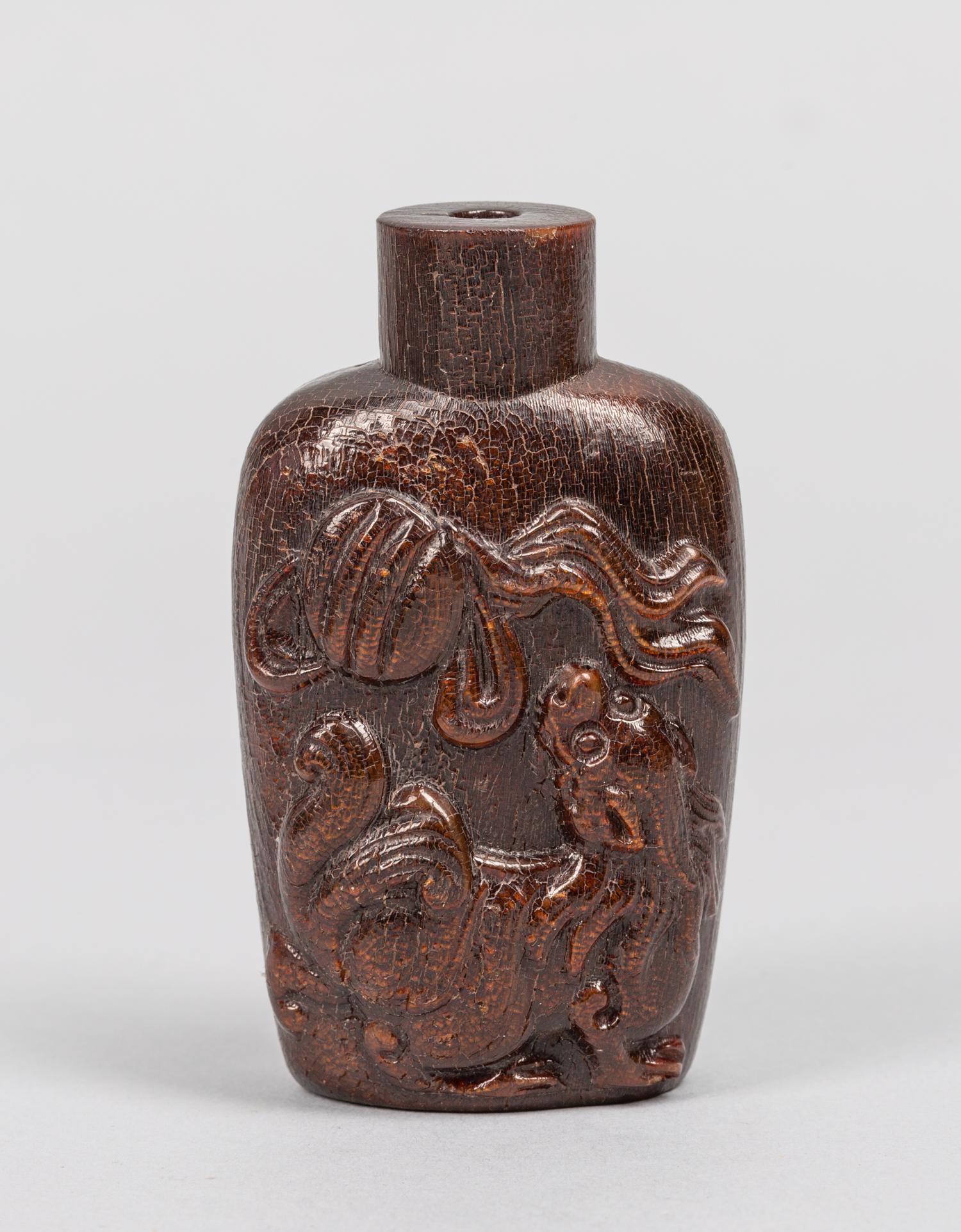 Important Chinese Horn Carved Snuff Bottle (1 of 11)