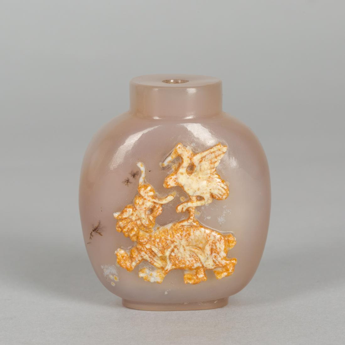 Chinese Craved Cameo Agate Snuff Bottle (1 of 10)
