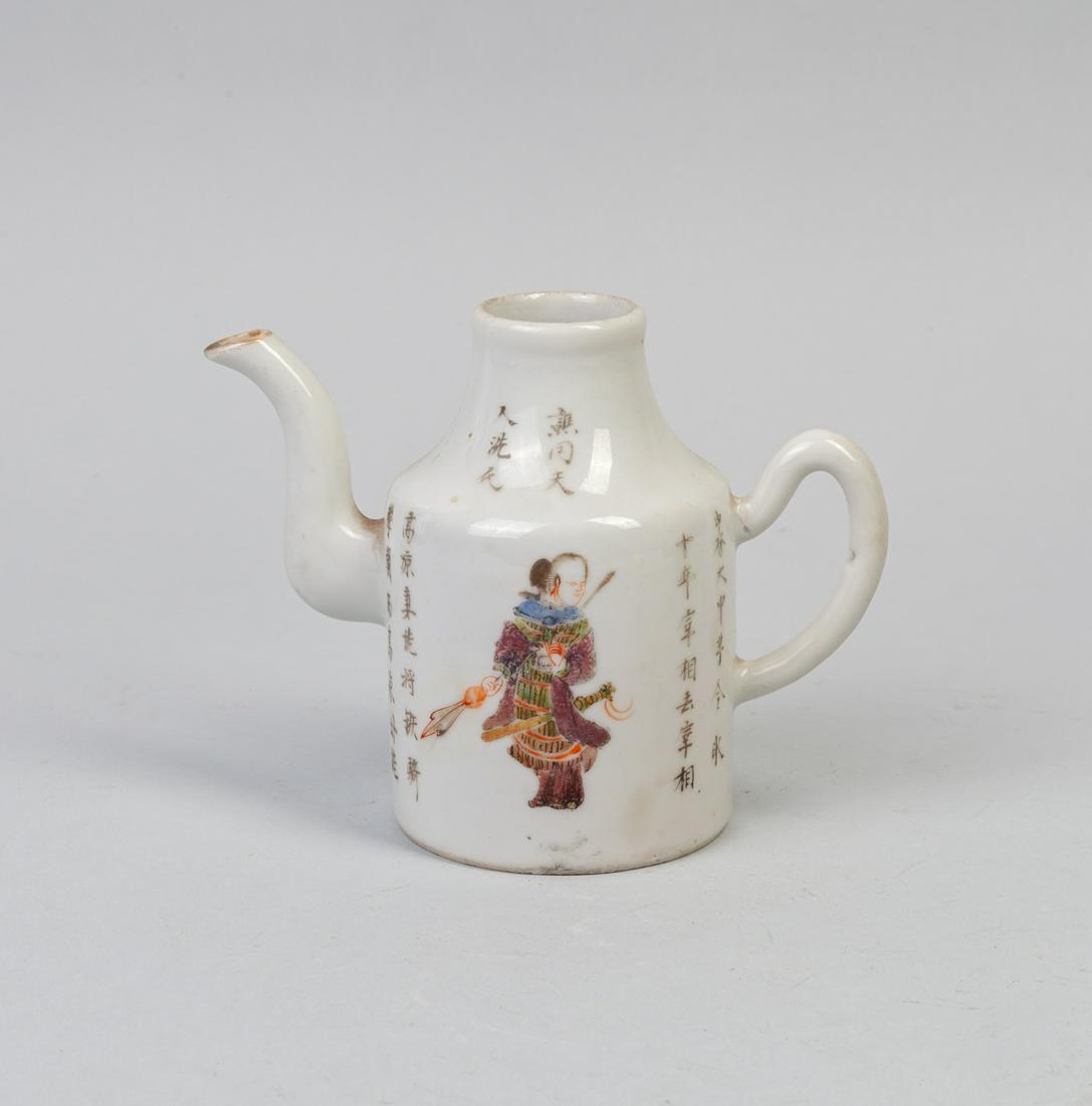 Chinese Old Famille Rose Porcelain Pot (1 of 14)