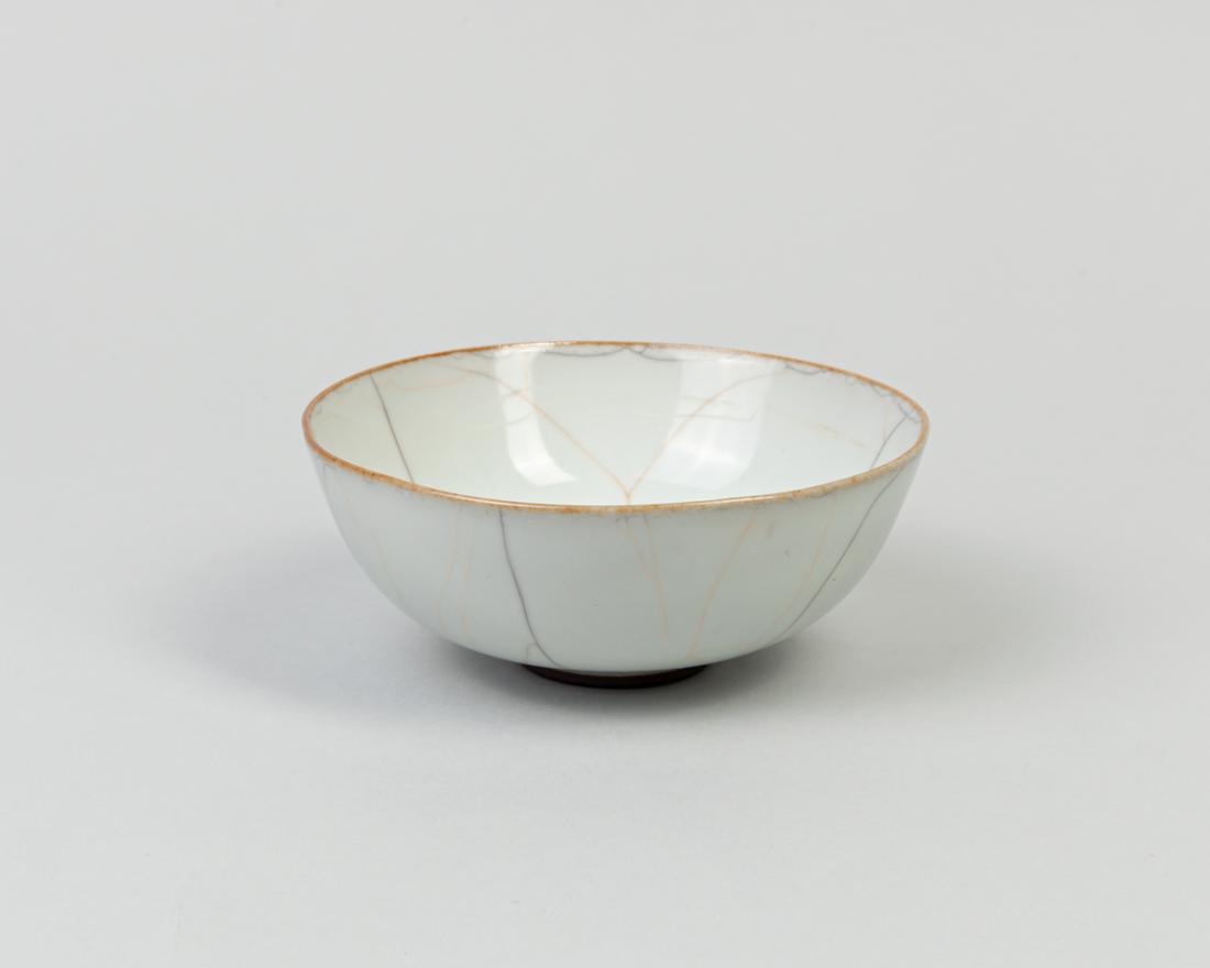 Chinese Ge Type Porcelain Bowl (1 of 9)