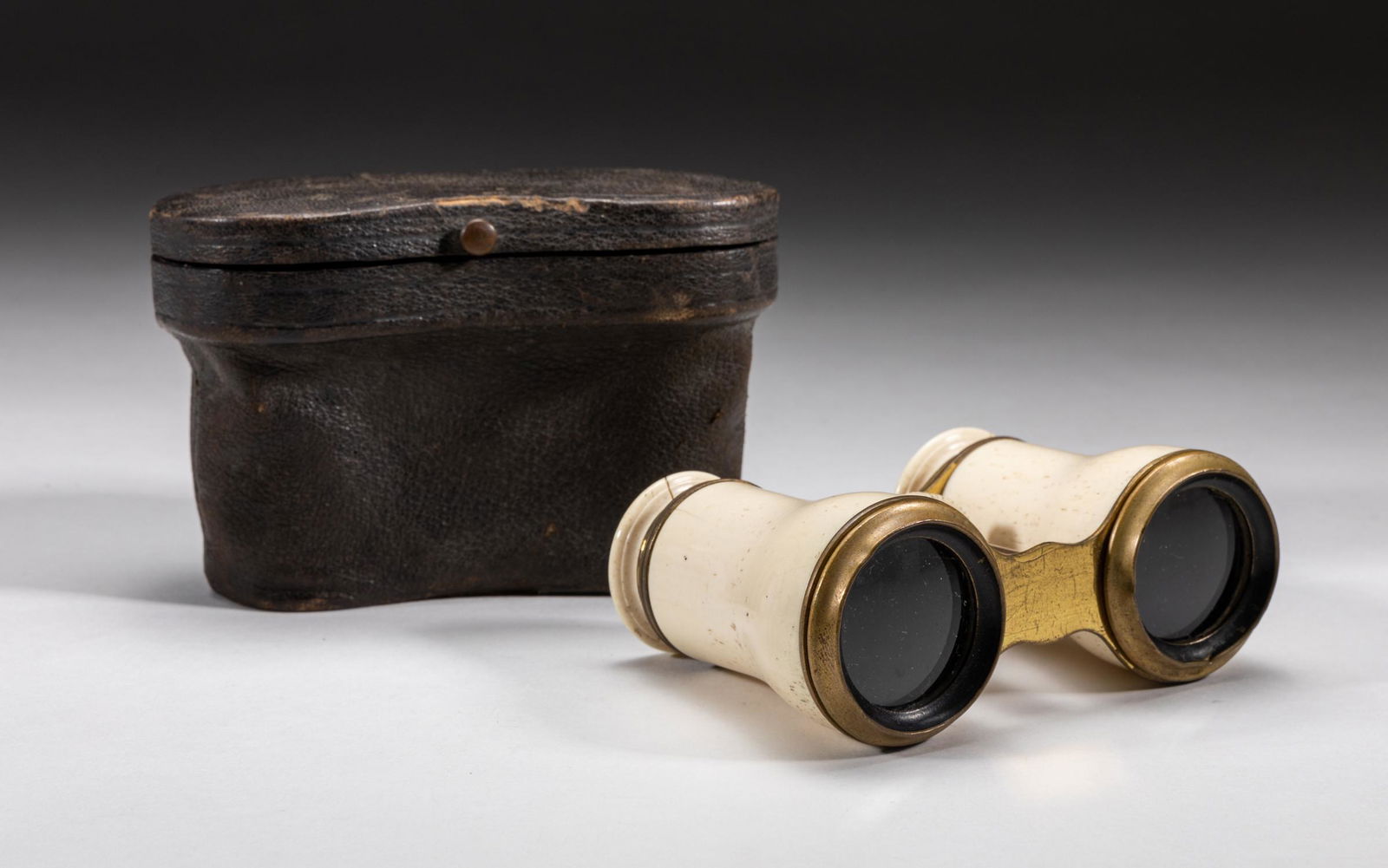 Collectible France Bone Opera Glass: Antique France metal opera glass, bone cylinders, oculars and focus knob, focus knob adjustable, with a case 2.77inch L, 3.90inch W.