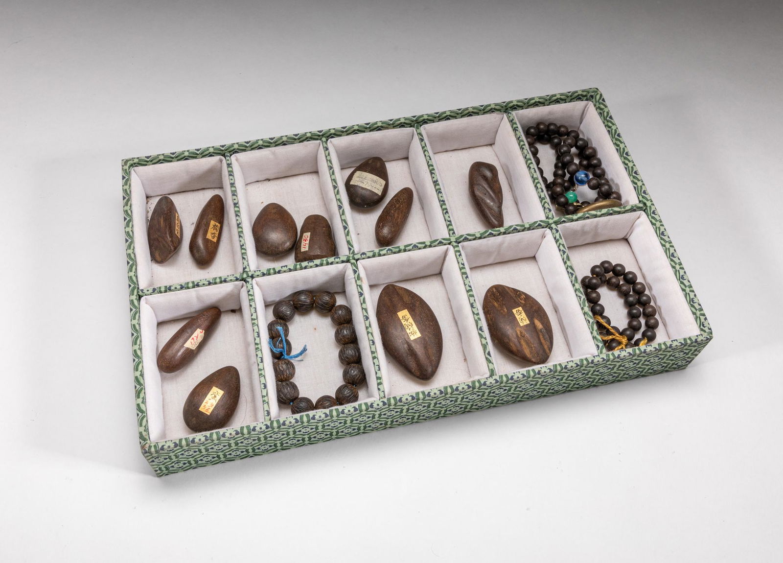 Group Chinese Export Agarwoods and Beads (1 of 14)