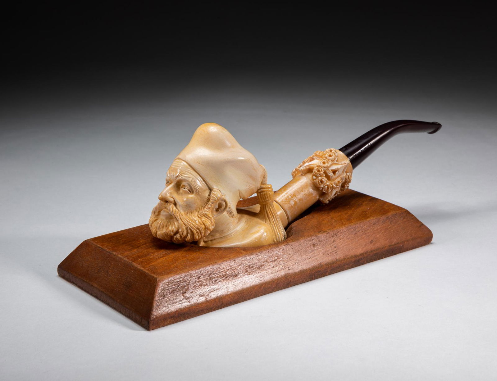 Collectible Old Meerschaum Pipe W/Stand (1 of 11)