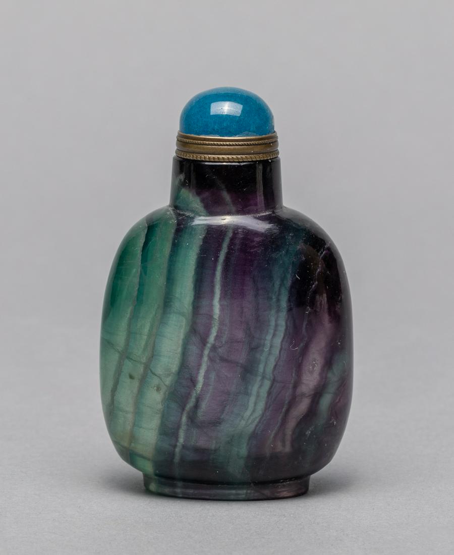 Chinese Carved Gem Stone Snuff Bottle (1 of 11)