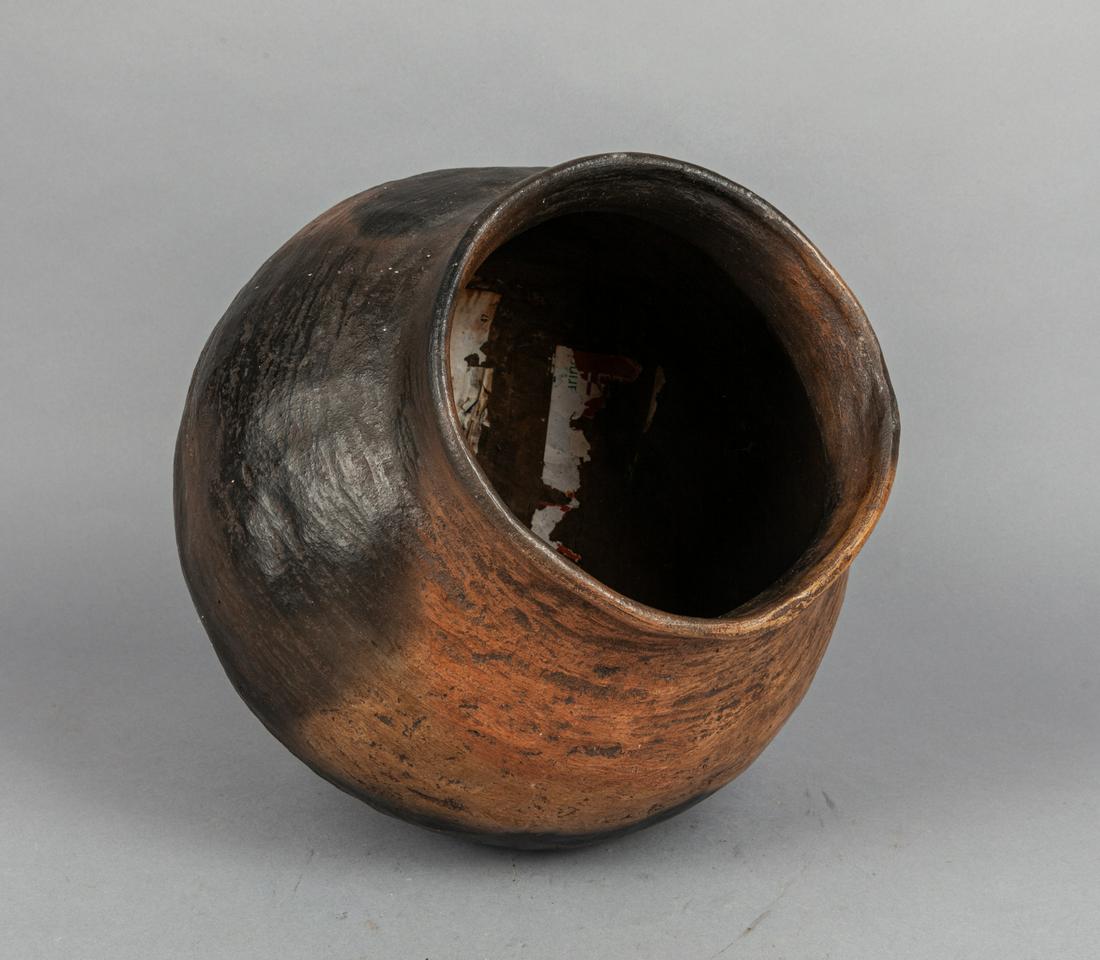 Native American Type Pottery Water Pot: Native American type pottery water pot, round bottom pot with short neck and slightly flared rim. 12*11.5inch.