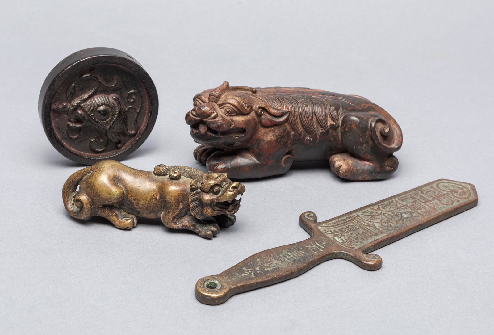 Set Chinese Bronze Paper Weight/Decors (1 of 17)