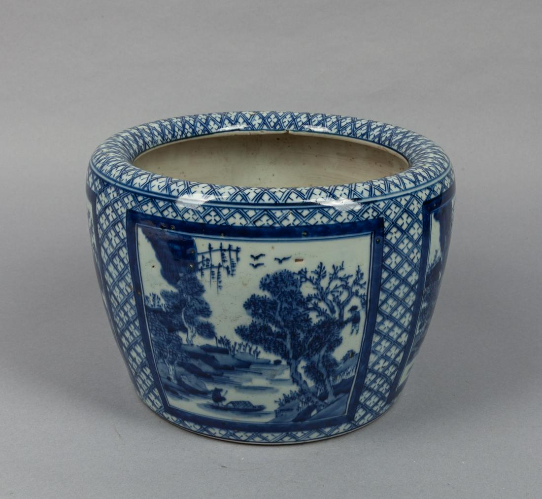 Large Chinese Blue White Porcelain Decor Pot (1 of 11)