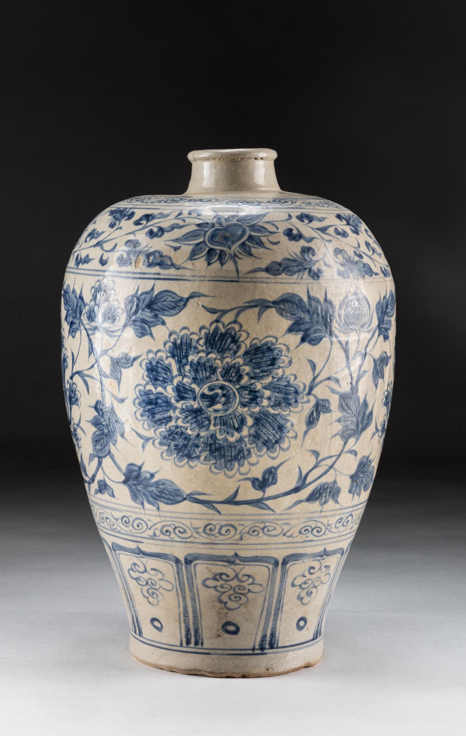 Tall Chinese Blue White Porcelain Shipwreck Vase (1 of 11)