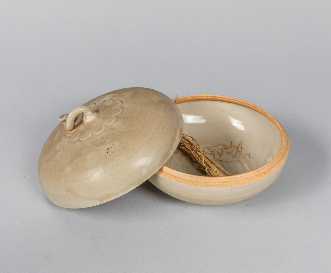 Korean Josen Style White Glazed Covered Bowl (1 of 12)