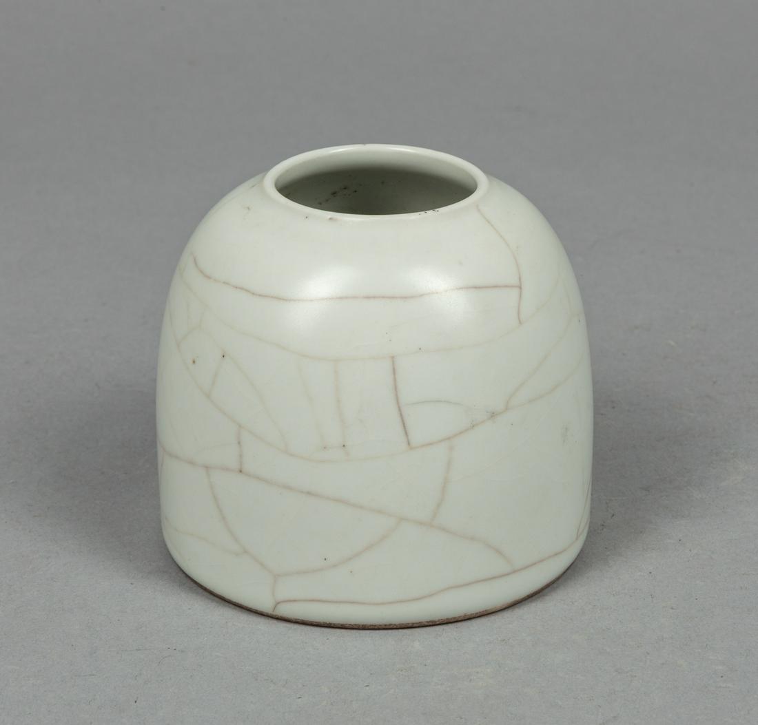 Chinese Ge Type Porcelain Water Pot (1 of 10)