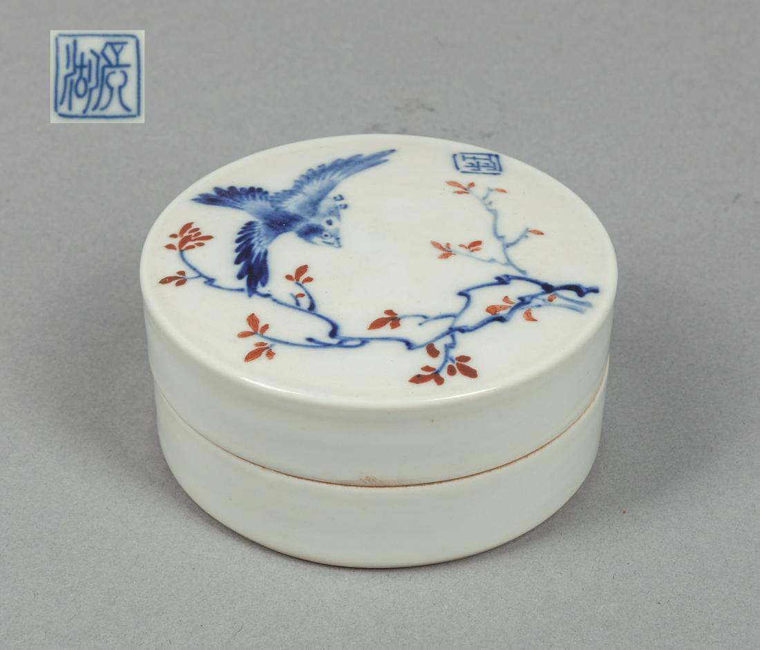 Chinese Export Blue White Red Porcelain Covered Box (1 of 11)
