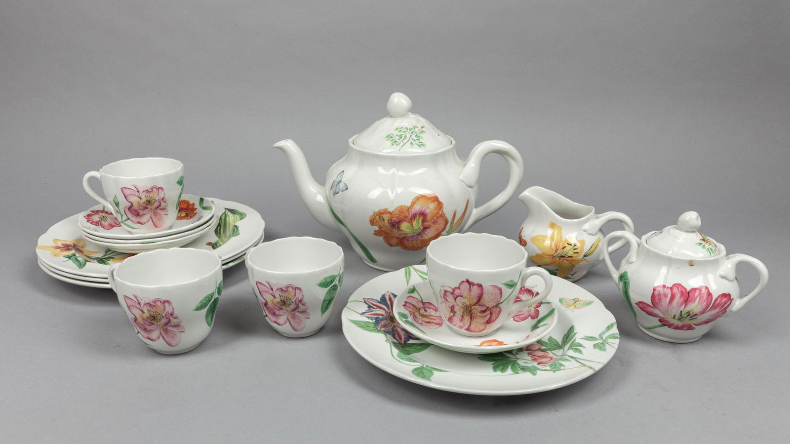 Collectible English Floral Spode Bone China Tea Set: Including four cups, eight plates, a creamer, a sugar jar and a pot, base marked with English Floral Williams-Sonoma by Spode. 10.3*7.2inch (largest).