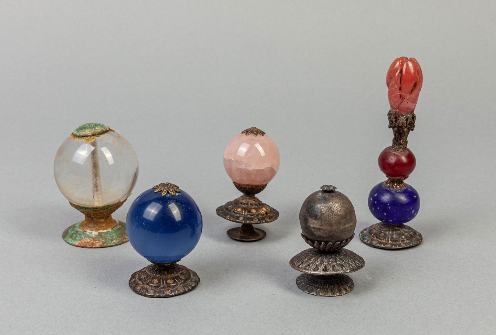 Set Chinese Glass & Quartz Cap Final: Group of five Chinese cap finals, of glass, agate, rose quartz and brass. 4.25*1.45inch.