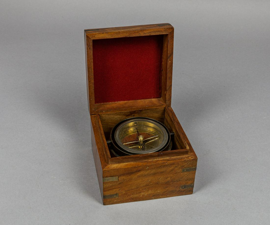 Collectible Table Compass: Collectible table compass in a wood box. 4.5*4.5*3.5inch (with box).
