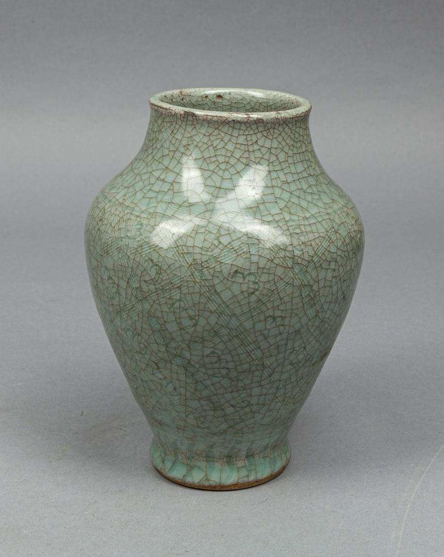 Chinese Celadon Crack Type Porcelain Vase (1 of 11)